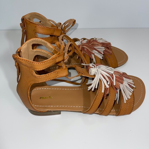mark. Vegan leather tassel gladiator sandals NWOT size 8 - Picture 3 of 7
